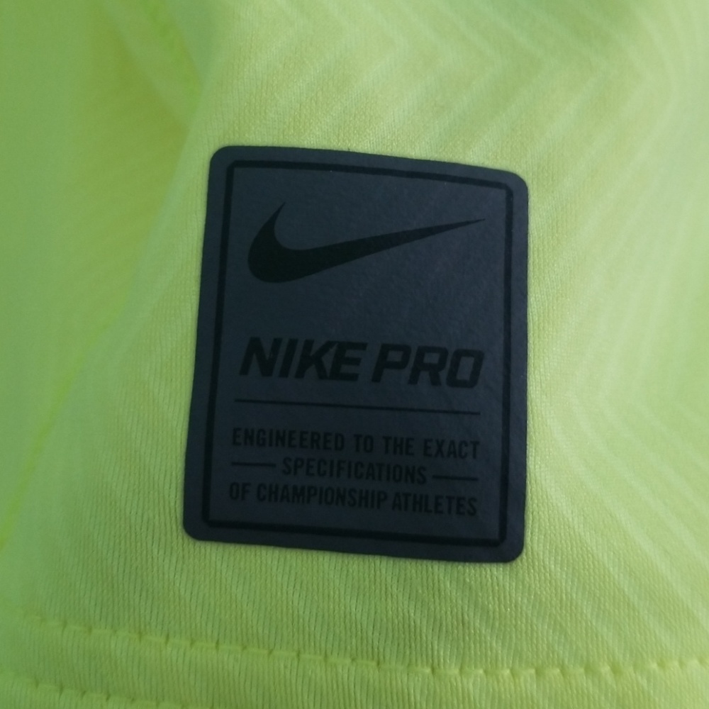Nike - Picture 2 of 5